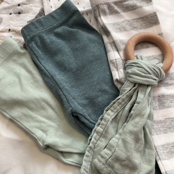 Onesie & Pants set - Picture 2 of 3